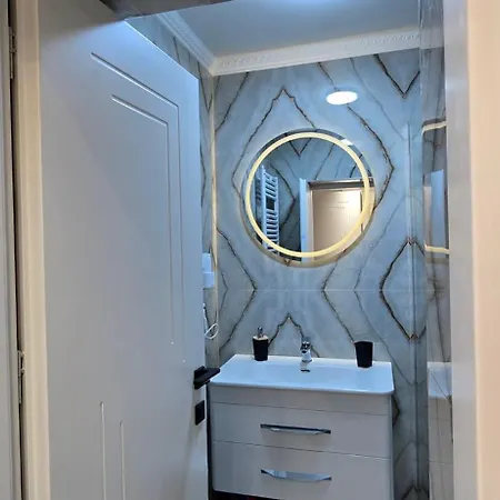 El-xho 2 * تيرانا